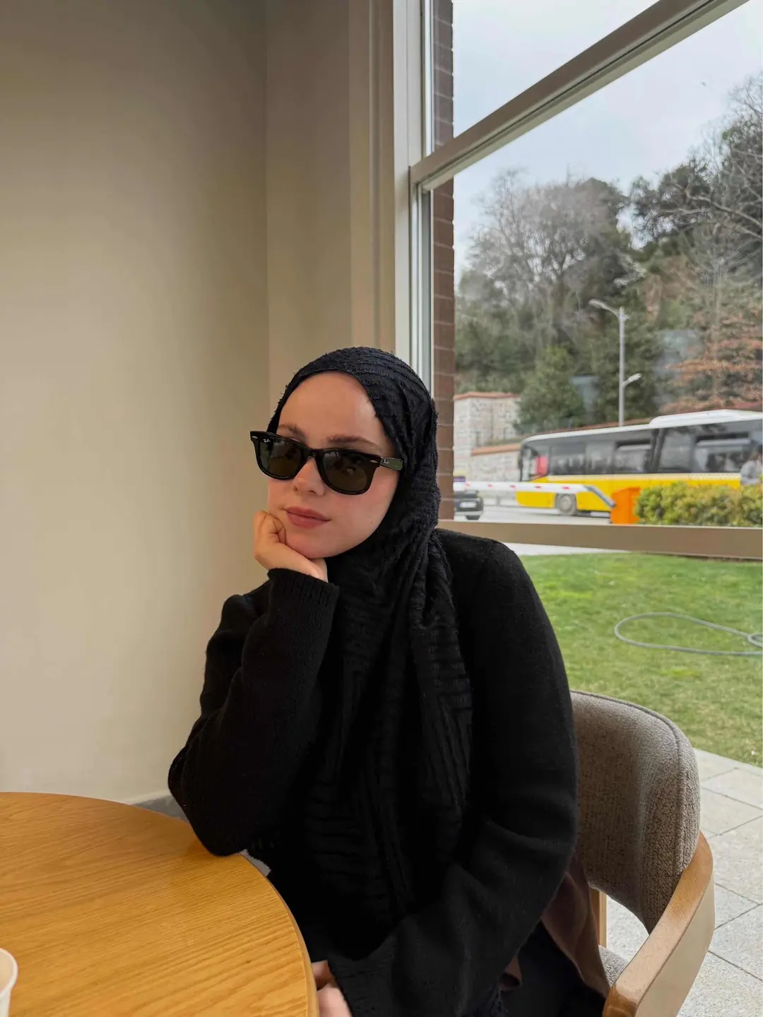 Ürün görseli: Velora Siyah Dokuma Jakar Şal